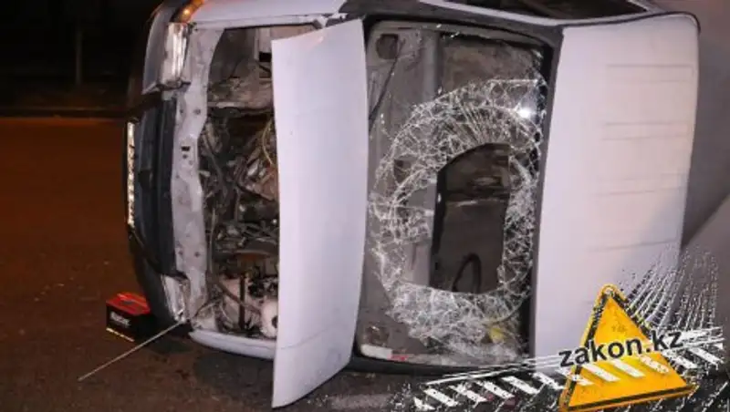 BMW протаранила и опрокинула ГАЗель в Алматы