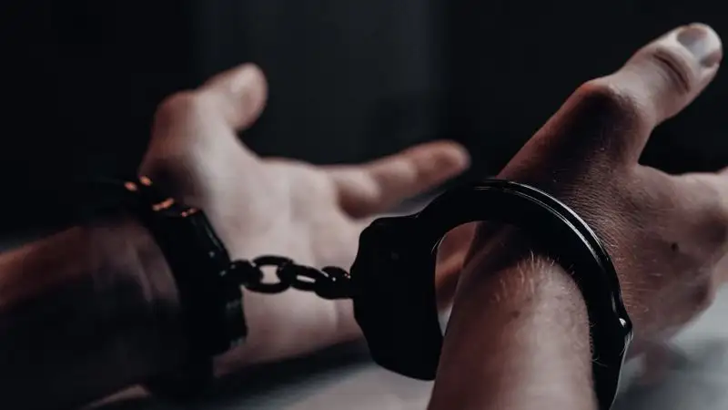 Инцидент около "Кар Сити" в Алматы: подозреваемый в угоне Daewoo изрезал себя ножом