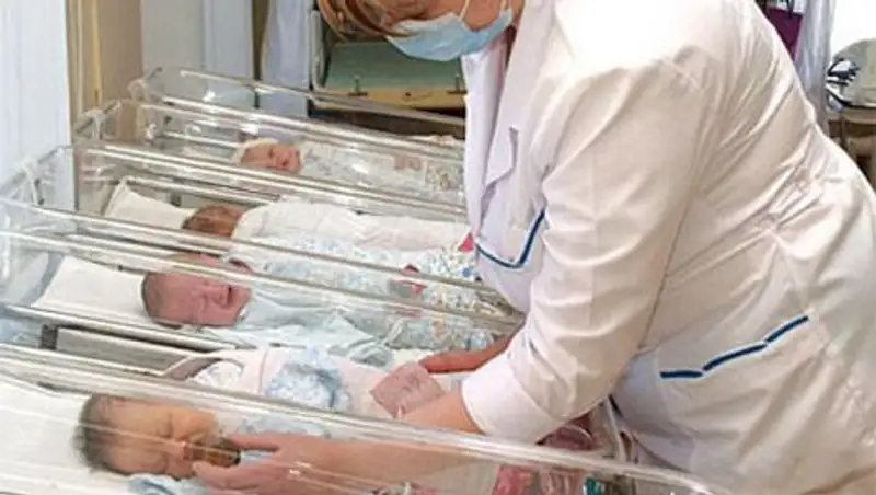 В Восточном Казахстане выплачивают пособие за 4 ребенка