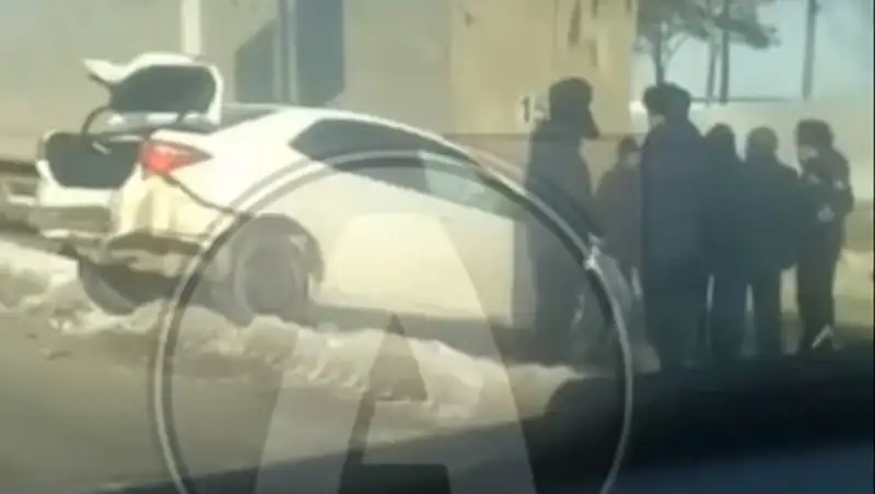 В Костанае в результате столкновения фуры и легковушки пострадали два ребенка