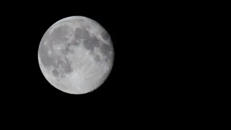 Британские СМИ заявили о планах России "оккупировать Луну"