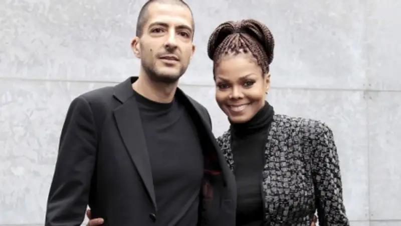 49-летняя Джанет Джексон намекнула, что ждет первенца