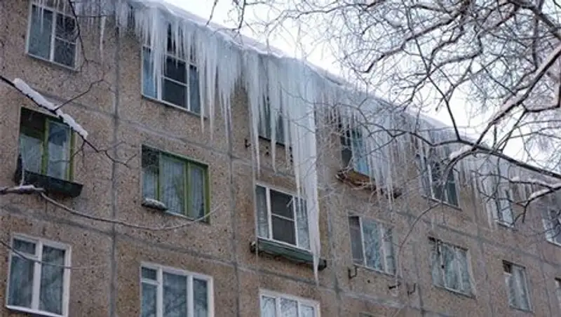 В Семее жители пятиэтажки замерзают из-за председателя КСК