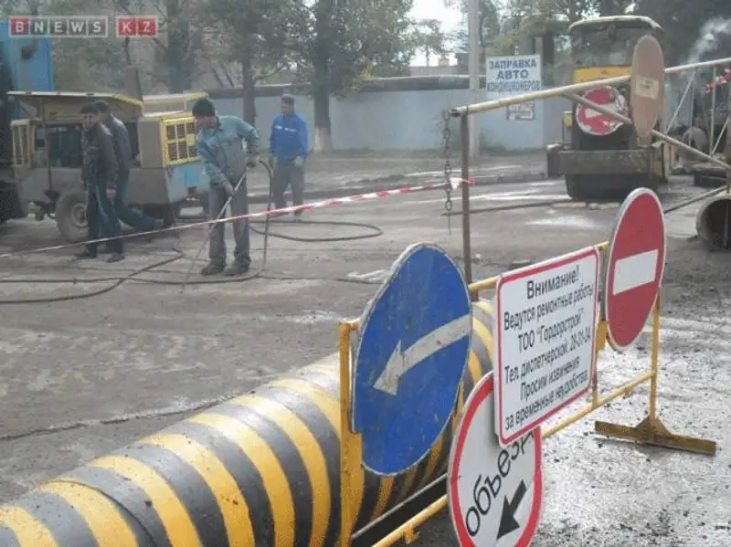 В ЗКО назвали причину неудовлетворительного состояния автодорог в регионе (фото), фото - Новости Zakon.kz от 06.11.2013 00:50