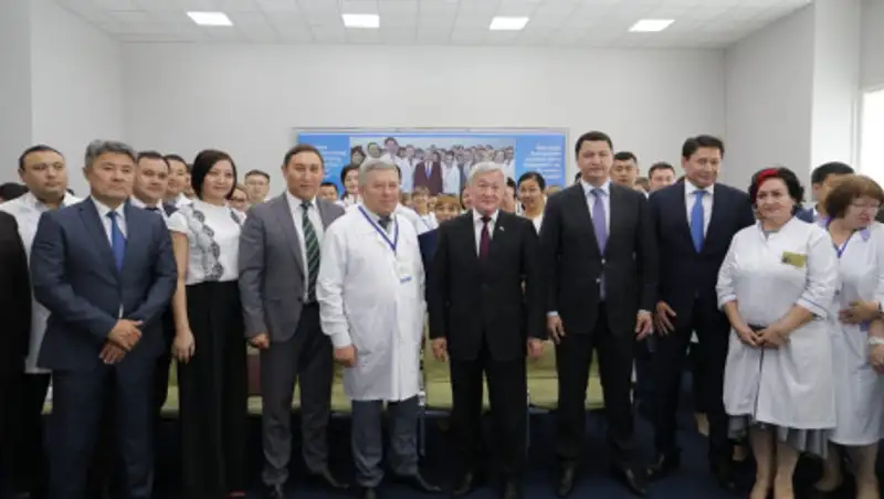 Вице-премьер РК встретился с медиками ВКО