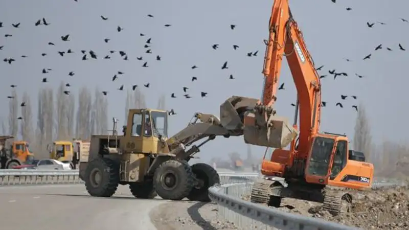 Жители Талдыкоргана требуют заменить асфальт на одной из улиц города