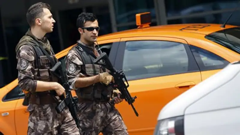 В офисе стамбульской компьютерной компании взорвалась посылка