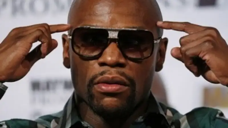 Флойд Мейвезер: о Канело не заботятся и хотят вывести на Головкина