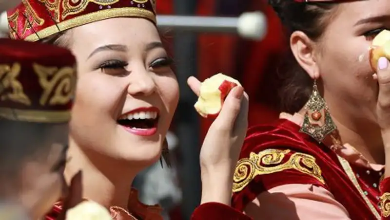 Депутат расстроен низким уровнем юмора на казахстанском телевидении