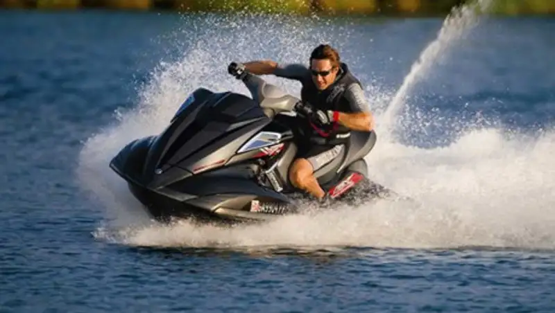 Работу водного развлекательного транспорта приостановили в Казахстане