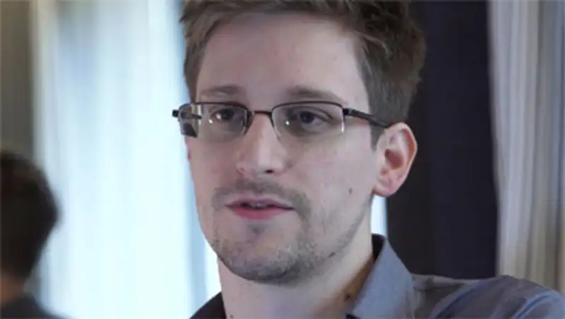 Сноуден прибыл в Москву без секретных документов, фото - Новости Zakon.kz от 18.10.2013 16:14