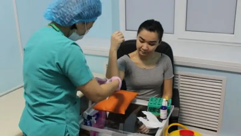 В Алматы прикрепленные госслужащие проходят ежегодный профосмотр без очередей