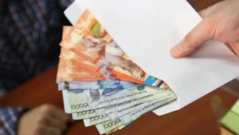 В Атырау за взятку осудили экс-акима сельского округа