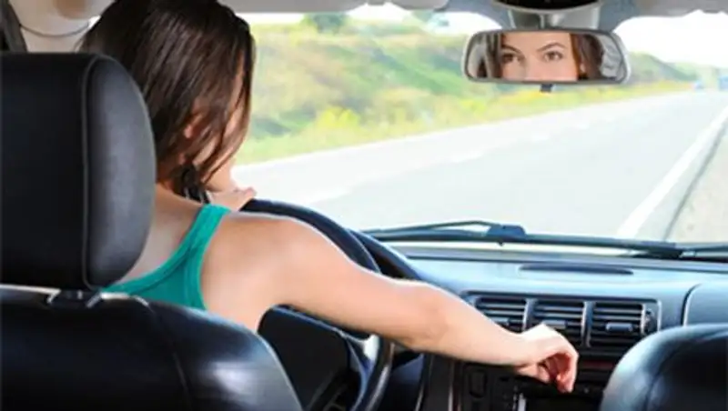 В Великобритании предложили создать выделенные полосы для женщин-водителей