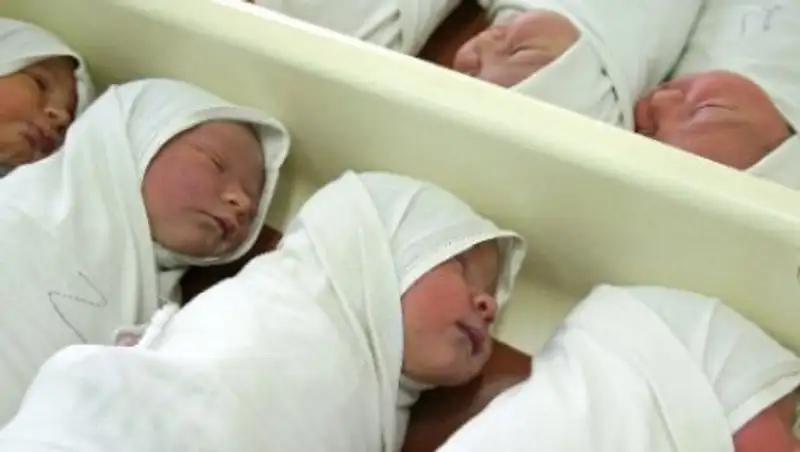 В канун Нового года в Казахстане родилось 925 детей