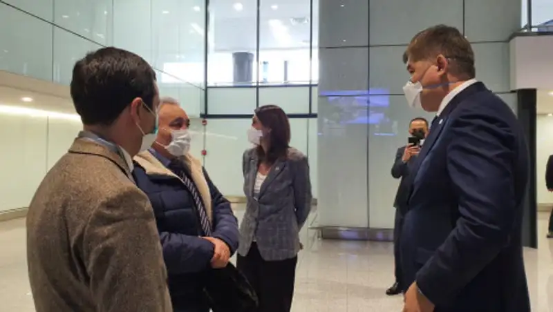 Биртанов лично ознакомился с работой санитарного пункта столичного аэропорта