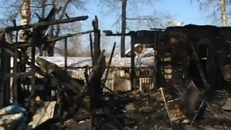 Сильный пожар в Алматы оставил без жилья три семьи