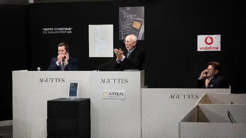 Первое в мире SMS продали за 150 тысяч долларов