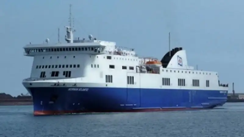 У берегов Греции загорелся паром с 411 пассажирами