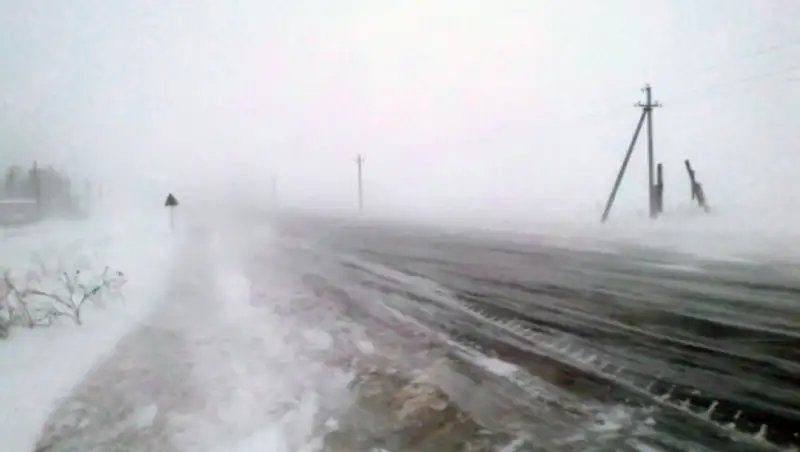 Участок дороги Ушарал-Достык в Алматинской области остается закрытым из-за непогоды