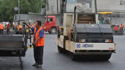 Ремонт дороги в Караганде, фото - Новости Zakon.kz от 04.07.2023 09:50