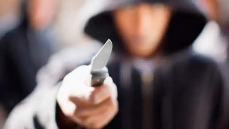 В Караганде студент ранил ножом подростка, который не уступил ему дорогу , фото - Новости Zakon.kz от 05.11.2013 18:26