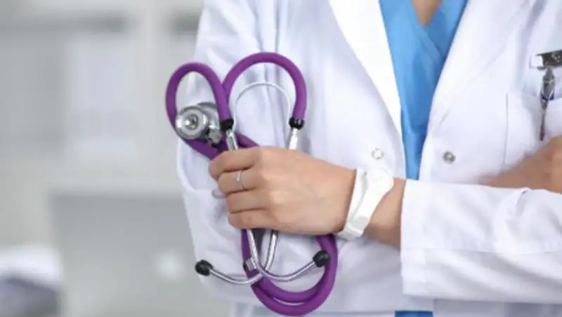 Врач и медсестра областной больницы вылечились от коронавируса в Атырау