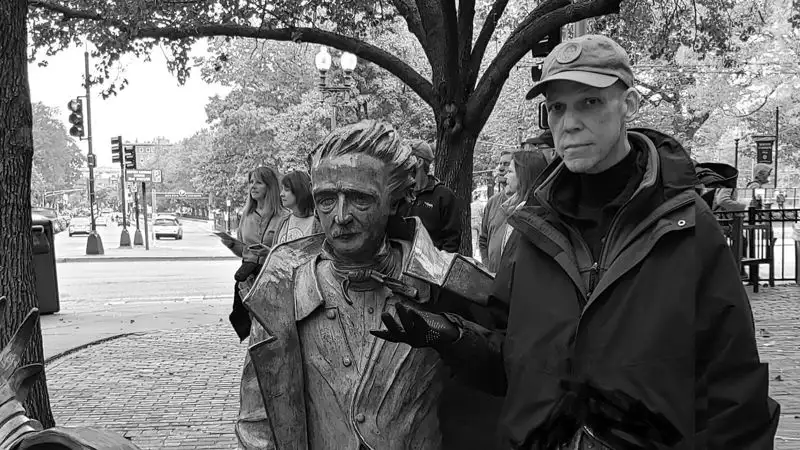 Умер продюсер и сценарист сериала "Секретные материалы"