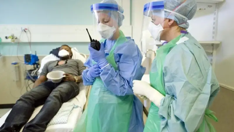 В Либерии впервые в мире началось вакцинирование от Эболы