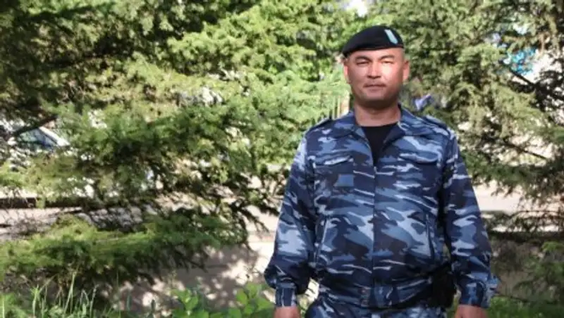 Сотрудник СОБР спас тонущего мальчика в Астане