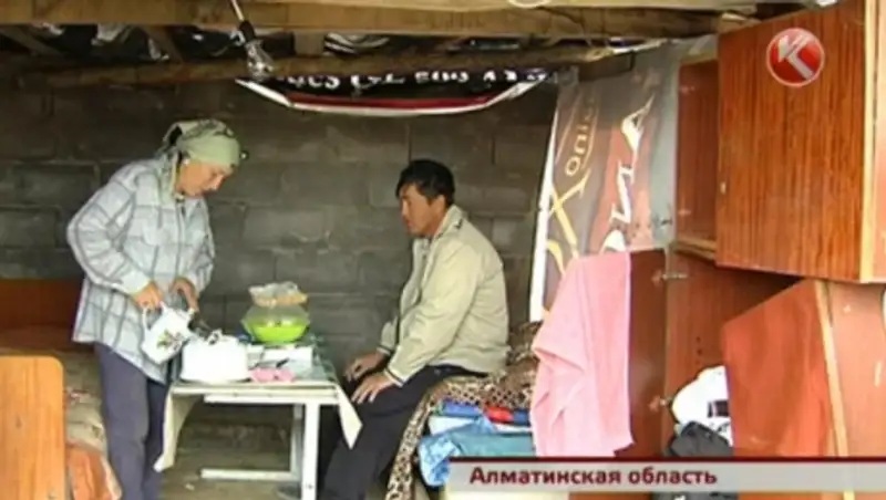 В Алматинской области погорельцы вынуждены жить в шалаше