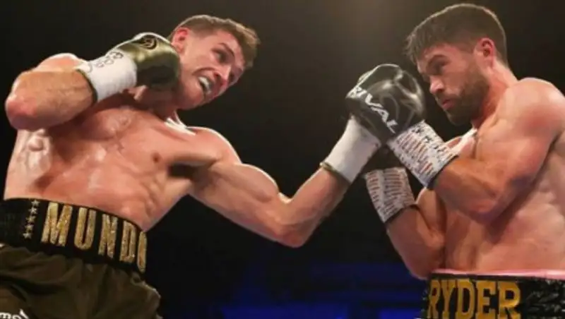 Бросивший вызов Головкину чемпион мира не смог нокаутировать соперника