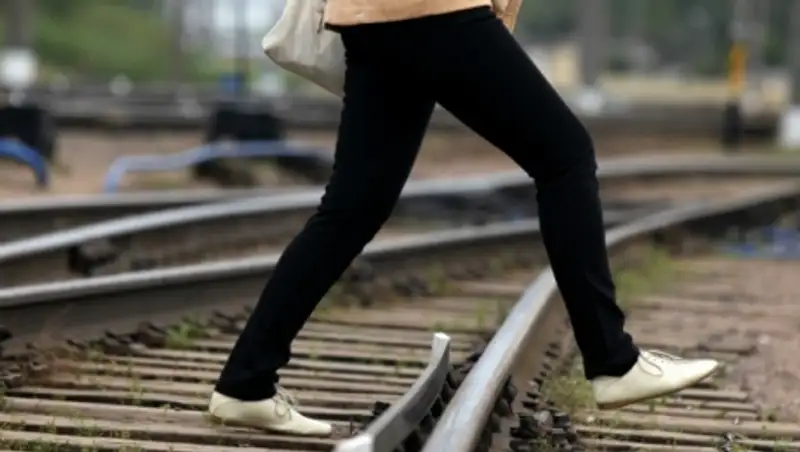 За переход ж/д путей в неустановленных местах к ответственности привлечены 7 тыс. человек