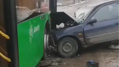 алматы, автобус, легковушка, дтп, дп, комментарий, фото - Новости Zakon.kz от 14.02.2022 15:13