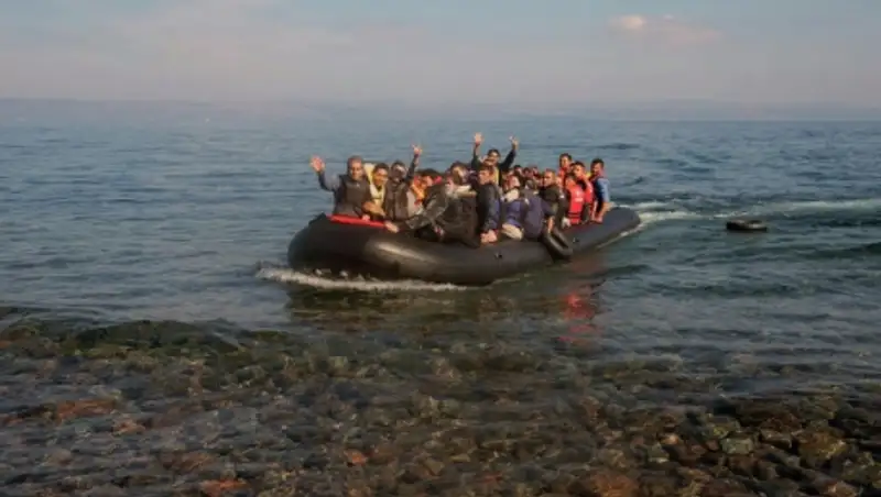 Береговая охрана Испании прекратила поиск 35 пропавших мигрантов