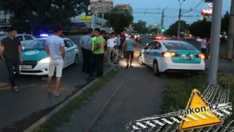 В погоне за мотоциклистом в ДТП попала полицейская машина