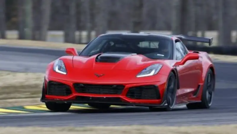 Раскрыта динамика 765-сильного купе Chevrolet Corvette ZR1