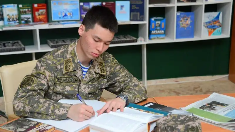 Казахстан армия солдат срочник образование грант, фото - Новости Zakon.kz от 21.04.2023 17:21