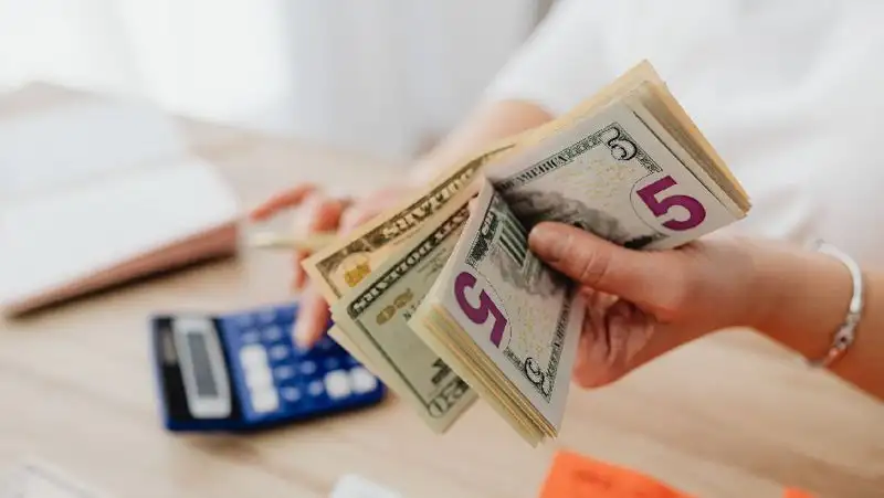 Курс доллара превысил 512 тенге на торгах