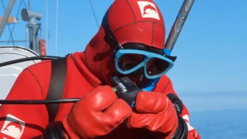 На дне озера в Карелии обнаружили воронку