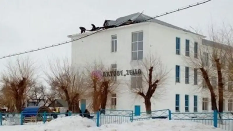 А&#1179;т&#1257;беде к&#1199;шті жел мектеп шатырын &#1201;шырып &#1241;кетті