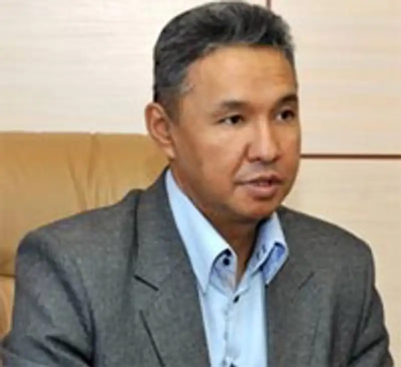 Лидер фракции "Ак жол" выступил против предложения МВД разрешить полицейским применять оружие без предупреждения, фото - Новости Zakon.kz от 28.03.2013 22:00