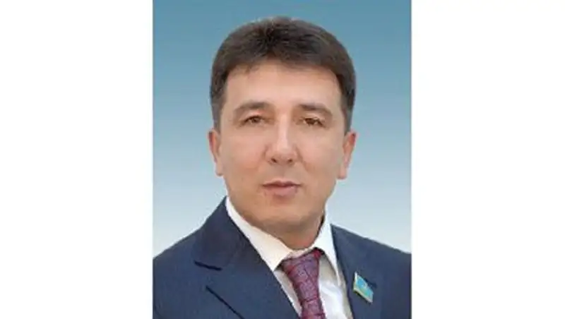 Сенатор С.Енсегенов: Президент Казахстана - эталон для подрастающего поколения