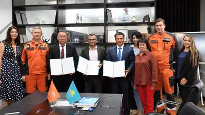 подписание договор, фото - Новости Zakon.kz от 08.08.2022 16:50