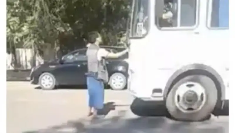 В Уральске кондуктор выгнала инвалида из автобуса