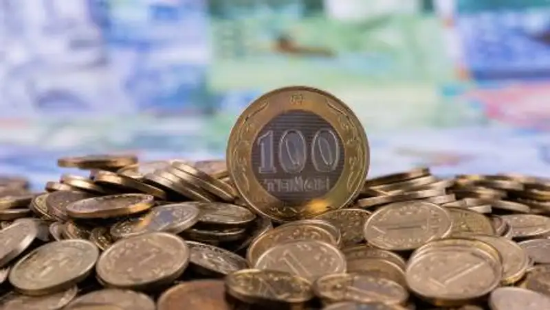 Из-за чего ослаб тенге, рассказали в Нацбанке