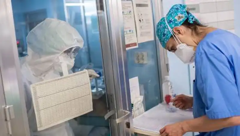 О двух стадиях COVID-19 рассказал врач