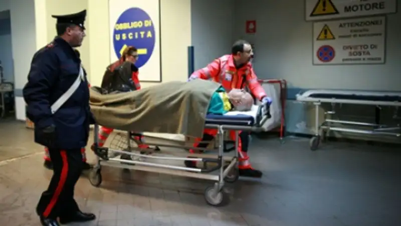 С горящего итальянского парома спасены 265 человек