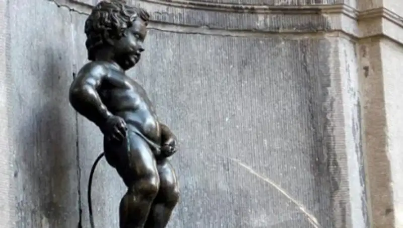 В Костанайской области мужчину арестовали за справление нужды возле детсада