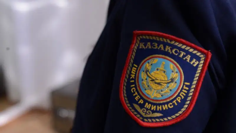 Полицейский в Алматы уволен из-за скандального видео